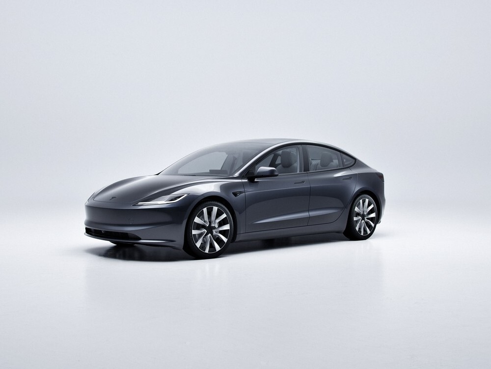 uusi Tesla Model 3
